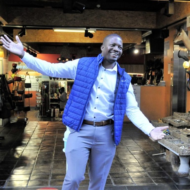 Jackson-Moyo-manager-of-African-Art-and-Craft-Market-Rosebank-Picture-by-Hein-Kaiser-2048x1360
